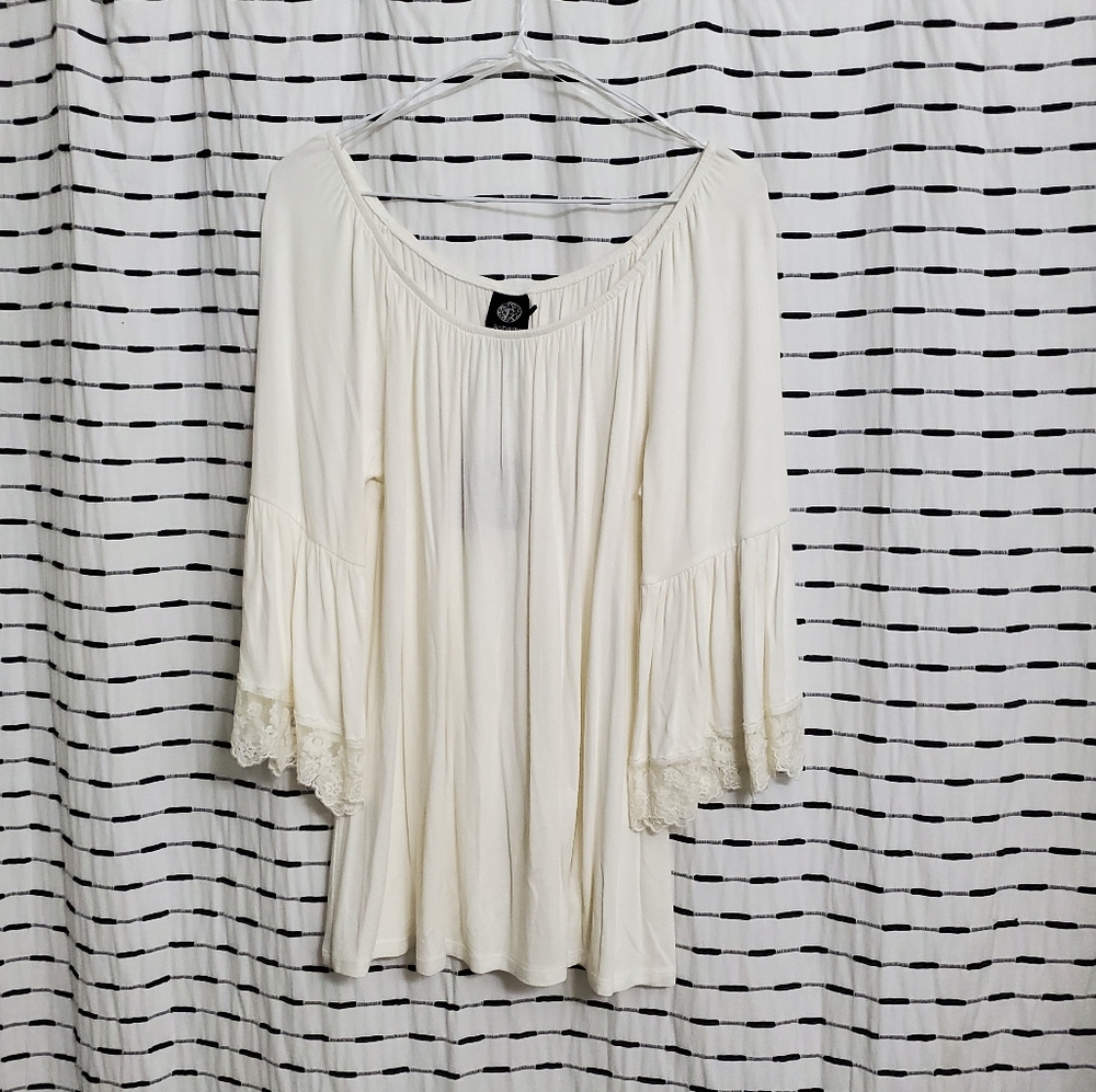 NWT Bobeau Lace Trim White Blouse